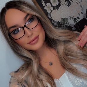 Meet your Posher, Tiara